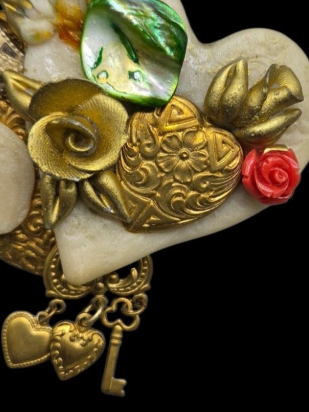 VINTAGE Mixed Media Heart Brooch Pin Butterfly Key Charms Victorian Revival - Picture 6 of 11